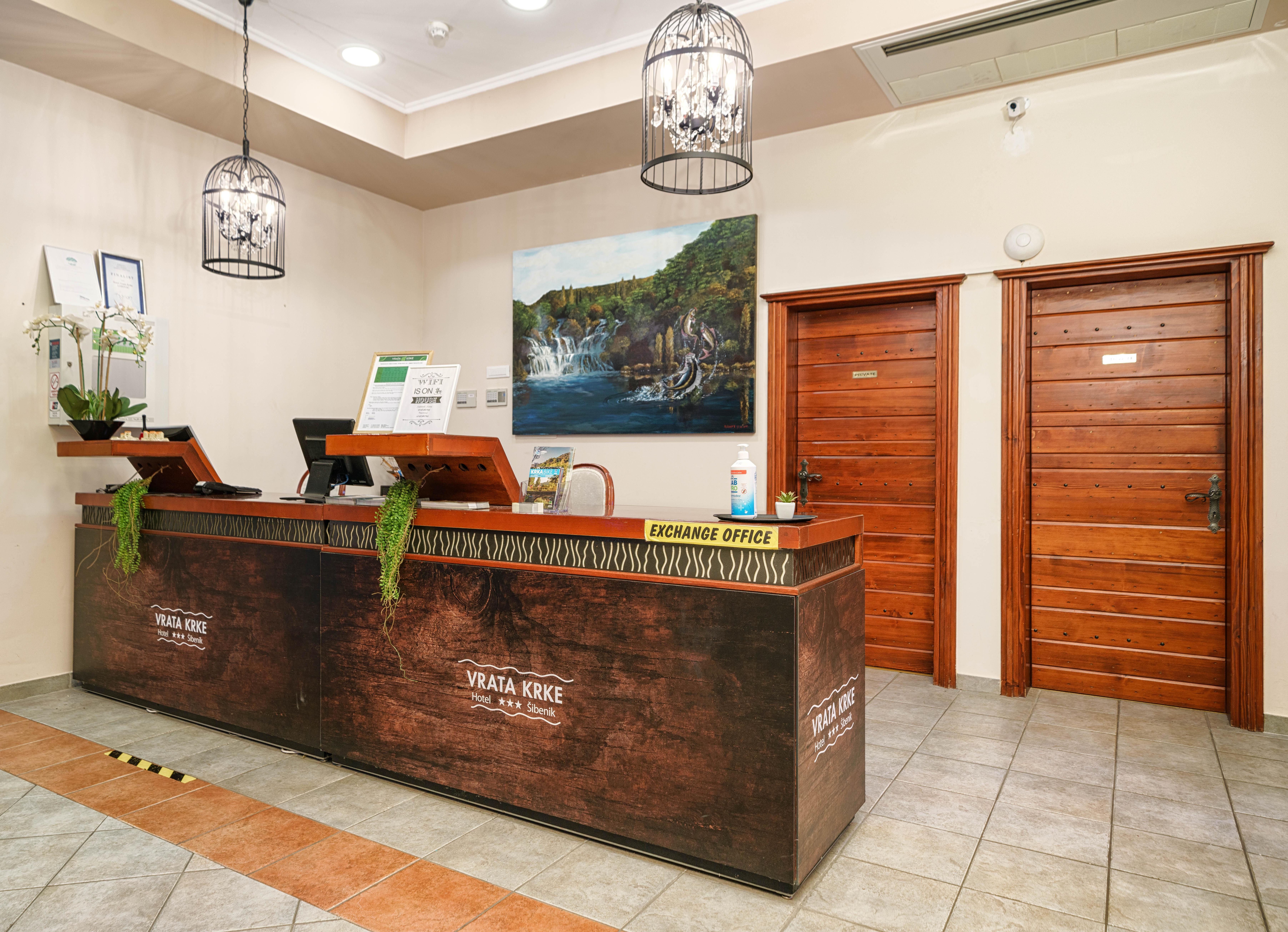 לוזובאק Hotel Vrata Krke מראה חיצוני תמונה