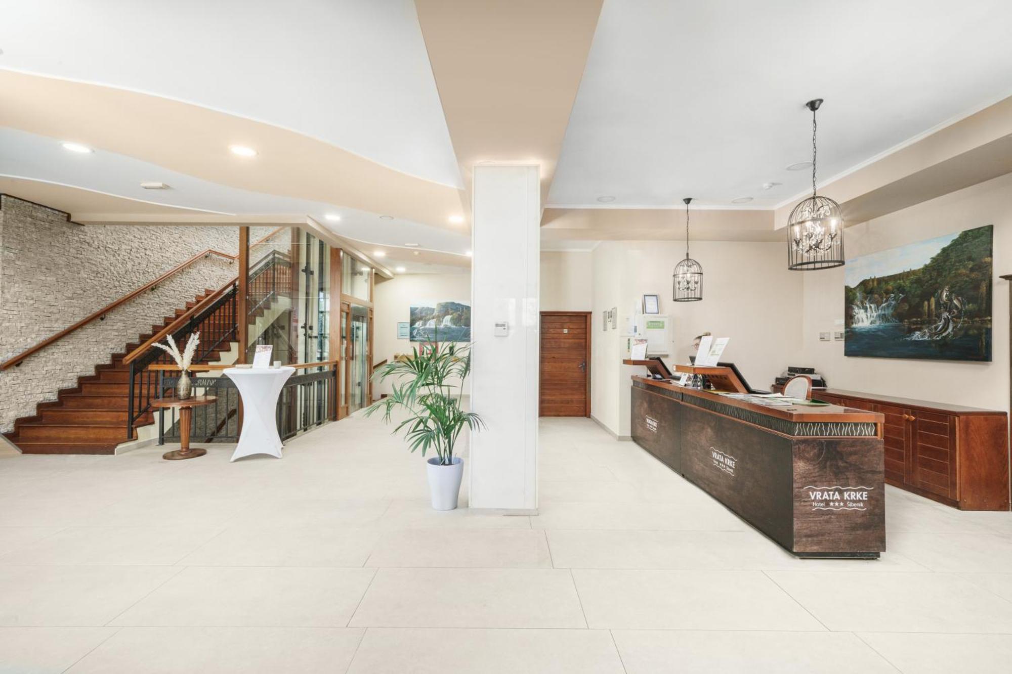 לוזובאק Hotel Vrata Krke מראה חיצוני תמונה