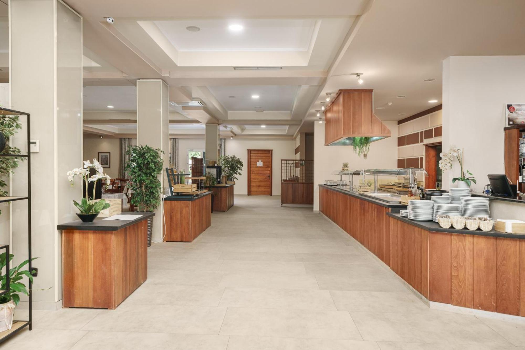 לוזובאק Hotel Vrata Krke מראה חיצוני תמונה