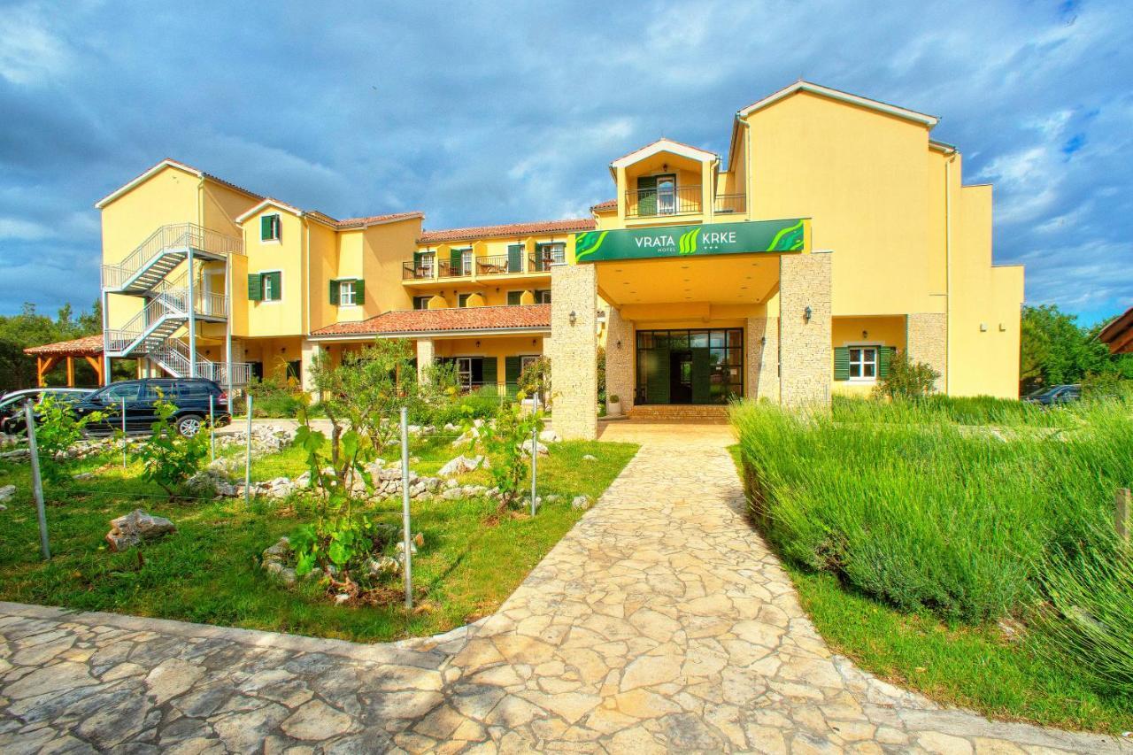 לוזובאק Hotel Vrata Krke מראה חיצוני תמונה